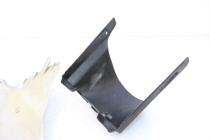 photo de PARAFANGO ANTERIORE PEUGEOT V-CLIC VCLIC 50 (2007 - 2013) - Zoom sui componenti