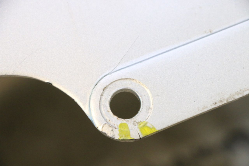 photo de PARAFANGO ANTERIORE YAMAHA XJR 1300 (1998 - 2002) - Dettagli dei punti di fissaggio
