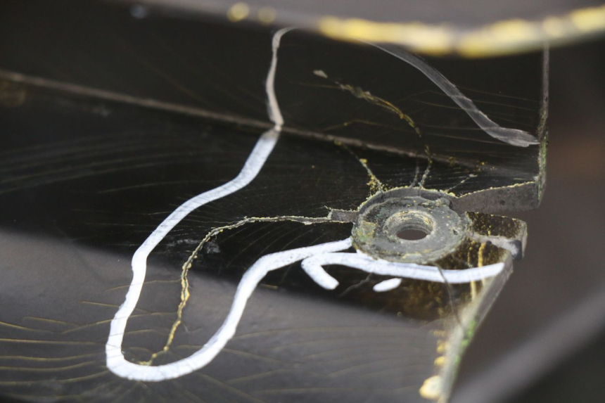 photo de PARAFANGO ANTERIORE KAWASAKI ZX-6R ZX6R 600 (1995 - 1997) - Dettagli dei punti di fissaggio