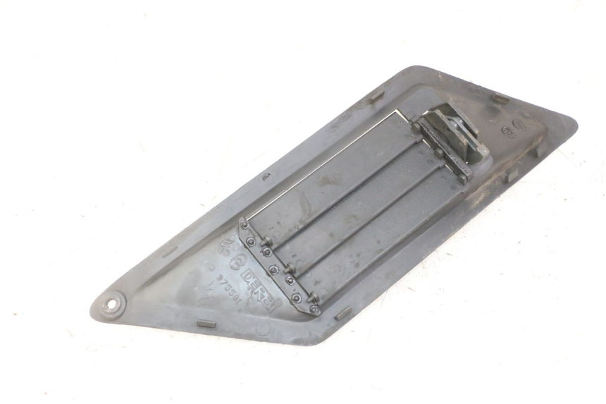 photo de DESTRA GRIGLIA RADIATORE GILERA NEXUS 125 (2009 - 2013) - Dettagli dei punti di fissaggio