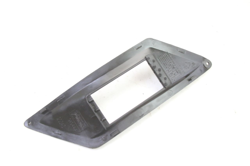 photo de DESTRA GRIGLIA RADIATORE GILERA RUNNER SP 50 (2006 - 2008) - Dettaglio del componente