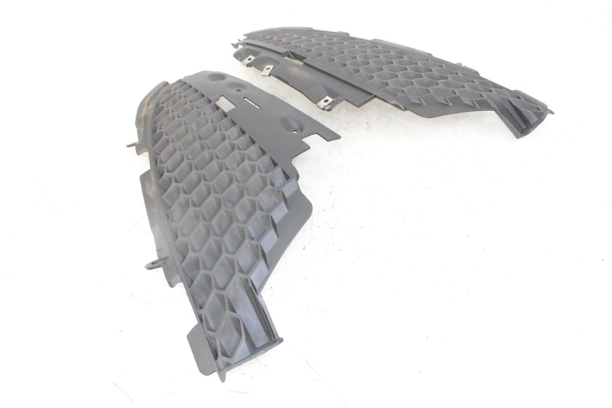 photo de GRIGLIA RADIATORE PIAGGIO IE MP3 YOURBAN 300 (2011 - 2016) - Primo piano tecnico