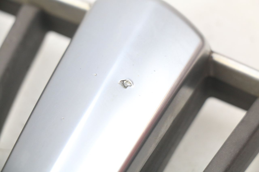 photo de GRIGLIA RADIATORE PIAGGIO MP3 LT 400 (2007 - 2012) - Zoom sullo stato d'uso