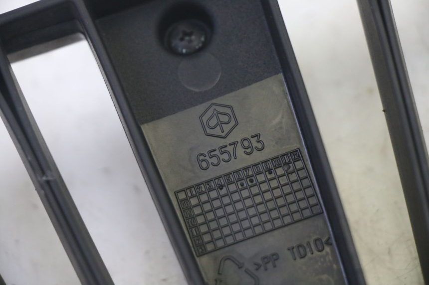 photo de GRIGLIA RADIATORE PIAGGIO MP3 RL 250 (2006 - 2010) - Vista d'insieme del prodotto