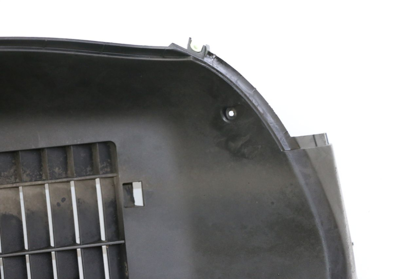 photo de GRIGLIA RADIATORE PEUGEOT SATELIS COMPRESSOR K15 125 (2006 - 2009) - Stato della superficie e materiale