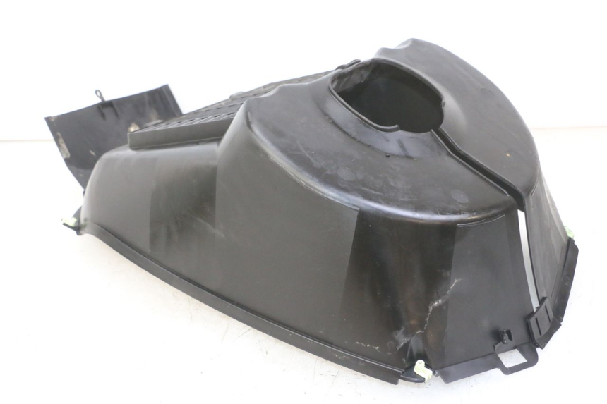 photo de GRIGLIA RADIATORE PEUGEOT SATELIS COMPRESSOR K15 125 (2006 - 2009) - Primo piano tecnico