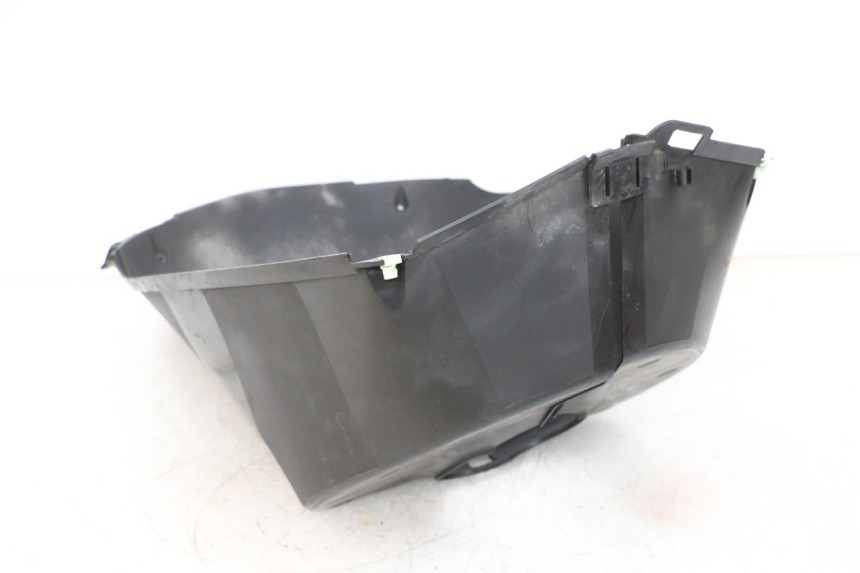 photo de Griglia del radiatore PEUGEOT SATELIS 125 (2013 - 2018) - Dettagli dei punti di fissaggio