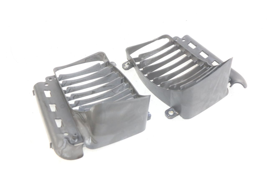 photo de GRIGLIA RADIATORE PIAGGIO VESPA GRANTURISMO 125 (2003 - 2007) - Zoom sullo stato d'uso