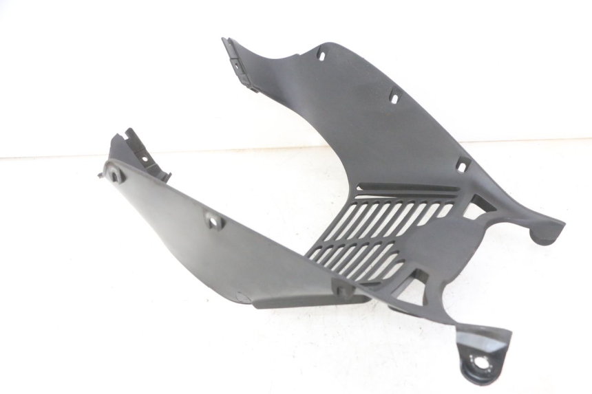 photo de GRIGLIA RADIATORE HONDA XLV VARADERO 125 (2000 - 2006) - Dettagli dei punti di fissaggio