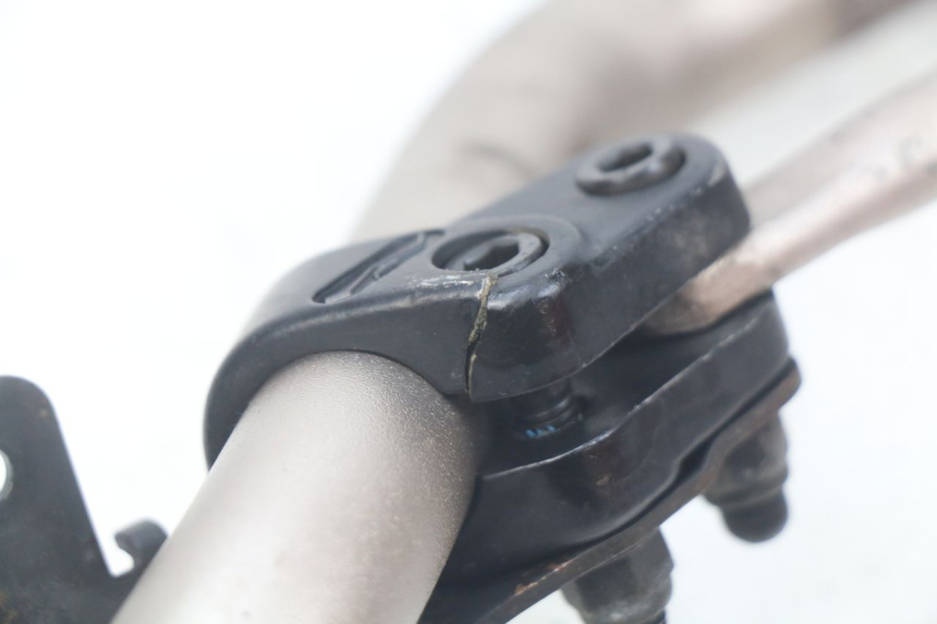 photo de MANUBRIO MBK BOOSTER SPIRIT NAKED 50 (2004 - 2017) - Dettaglio del componente