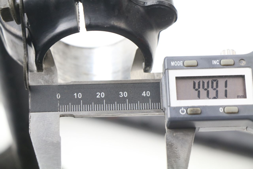 photo de MANUBRIO HONDA CBR 919 RR FIREBLADE 900 (1998 - 1999) - Dettaglio del componente