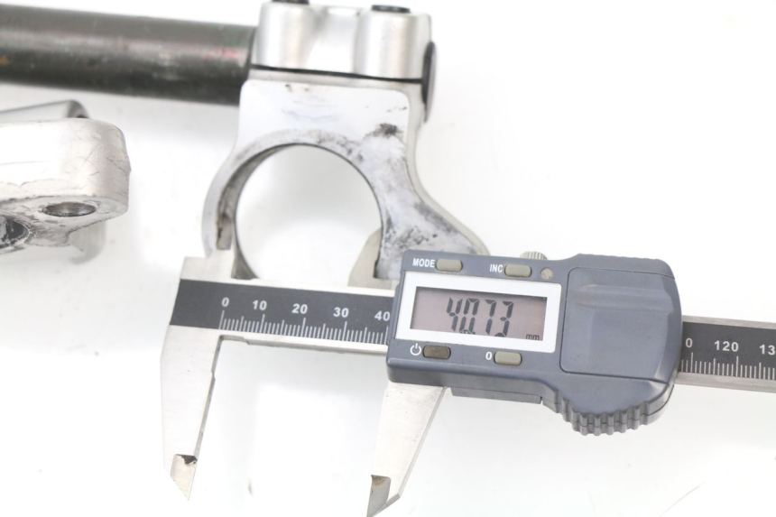 photo de manubrio SUZUKI GSXF GSX F 600 (1988 - 1997) - Zoom sullo stato d'uso