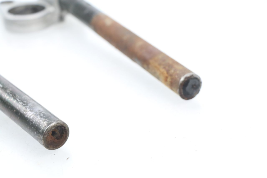 photo de manubrio SUZUKI GSXF GSX F 600 (1988 - 1997) - Dettagli dei punti di fissaggio