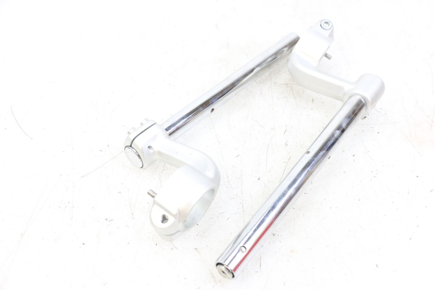 photo de MANUBRIO ROYAL ENFIELD CONTINENTAL GT 650 (2019 - 2024) - Zoom sullo stato d'uso