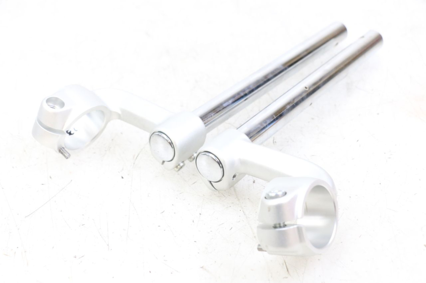 photo de MANUBRIO ROYAL ENFIELD CONTINENTAL GT 650 (2019 - 2024) - Altra angolazione