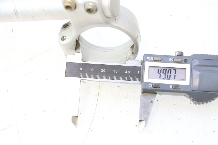 photo de MANUBRIO DUCATI SS IE DS CARENEE 1000 (2002 - 2006) - Dettaglio del componente