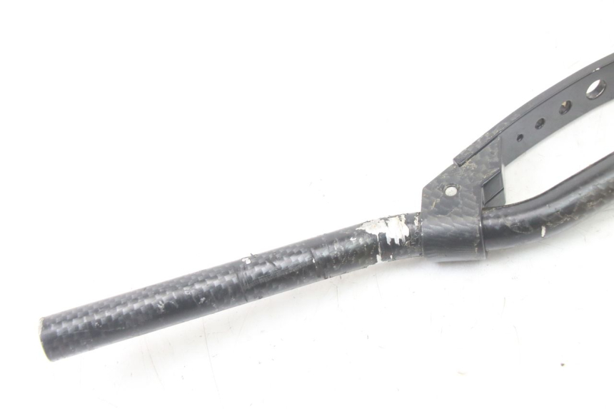 photo de MANUBRIO YAMAHA AEROX 50 (1997 - 2006) - Dettagli dei punti di fissaggio