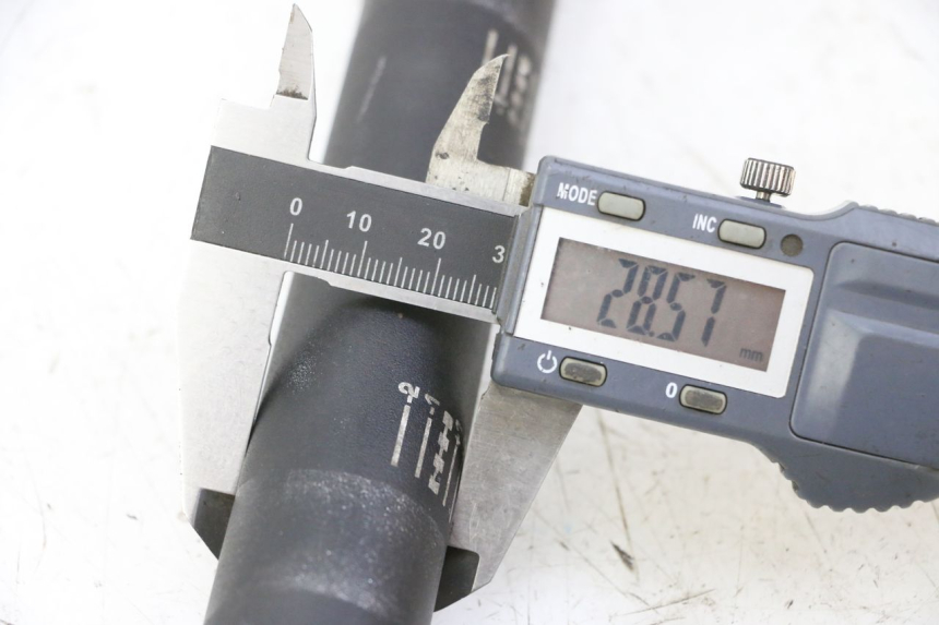 photo de MANUBRIO YAMAHA YZF YZ-F 450 (2014 - 2016) - Dettaglio del componente