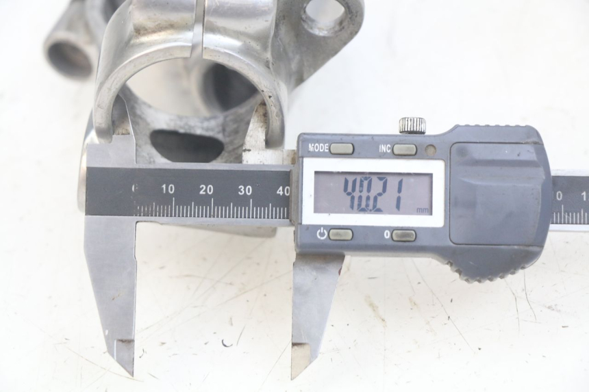 photo de MANUBRIO KAWASAKI ZX-6R ZX6R 600 (1995 - 1997) - Zoom sullo stato d'uso