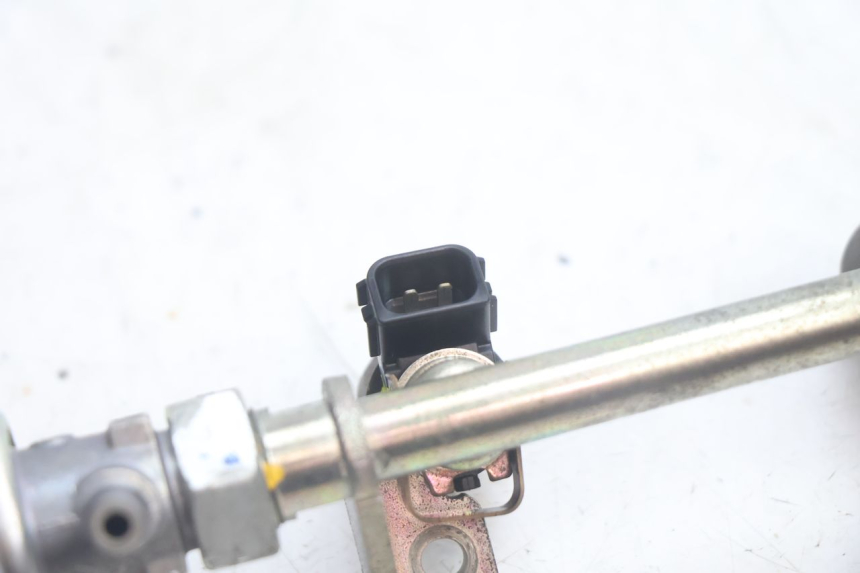 photo de INIETTORE HONDA FJS SILVER WING SILVERWING 400 (2005 - 2008) - Stato della superficie e materiale