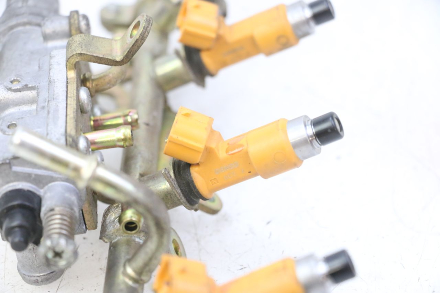 photo de INIETTORE YAMAHA FZ6 N FAZER 600 (2004 - 2006) - Primo piano tecnico