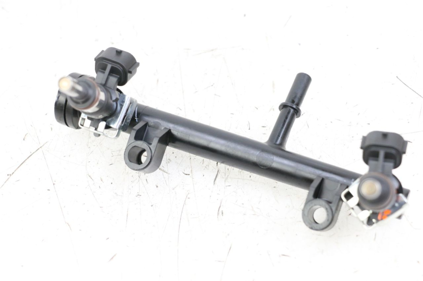 photo de INIETTORE ROYAL ENFIELD CONTINENTAL GT 650 (2019 - 2024) - Primo piano tecnico