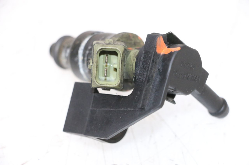 photo de INIETTORE PEUGEOT SATELIS COMPRESSOR K15 125 (2006 - 2009) - Zoom sullo stato d'uso
