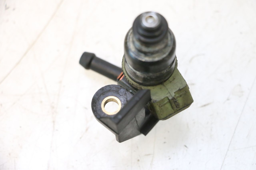 photo de INIETTORE PEUGEOT SATELIS COMPRESSOR K15 125 (2006 - 2009) - Altra angolazione