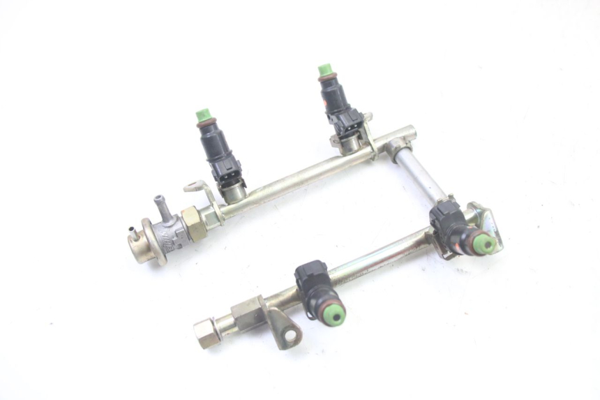 photo de INIETTORE HONDA ST PAN EUROPEAN 1300 (2002 - 2013) - Dettagli dei punti di fissaggio