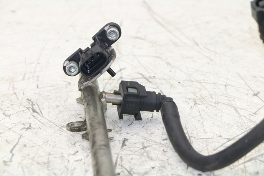 photo de INIETTORE YAMAHA FZ1 FAZER 1000 (2007 - 2009) - Dettagli dei punti di fissaggio