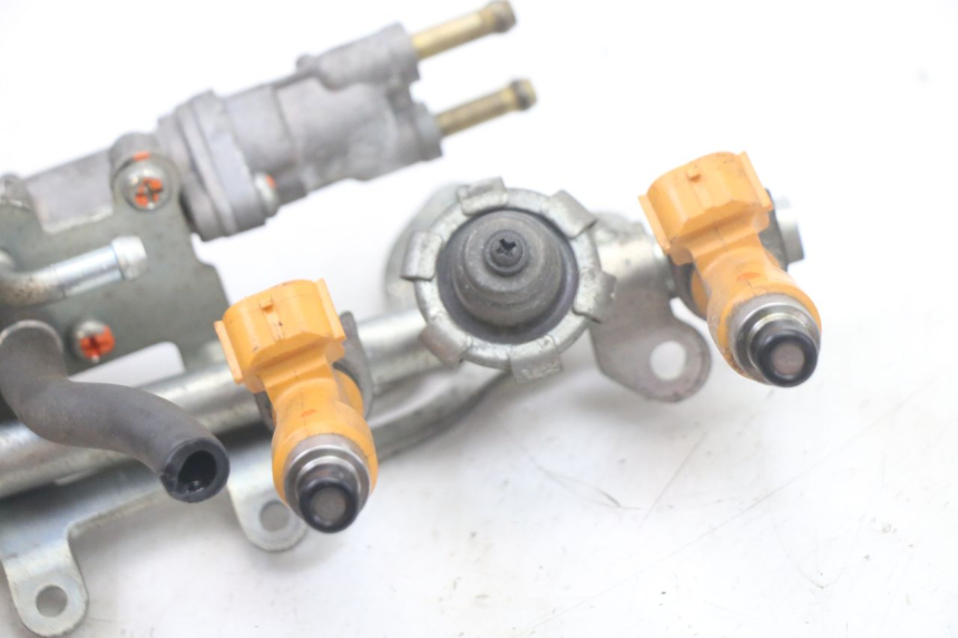 photo de INIETTORE YAMAHA FZ6 FAZER S2 600 (2007 - 2011) - Dettagli dei punti di fissaggio