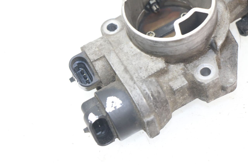 photo de CORPO FARFALLATO PIAGGIO BEVERLY 500 (2003 - 2007) - Dettagli dei punti di fissaggio