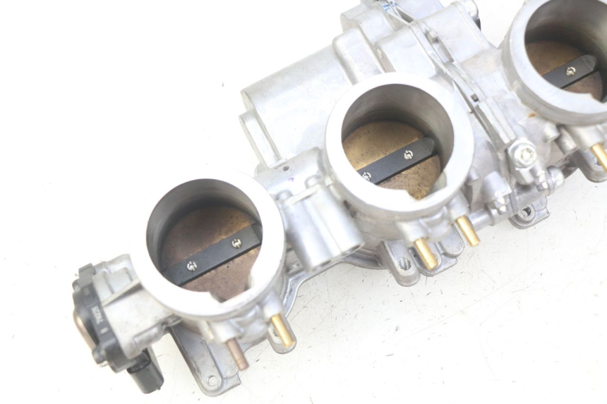 photo de INIEZIONE HONDA CB R 1000 (2018 - 2023) - Dettagli dei punti di fissaggio