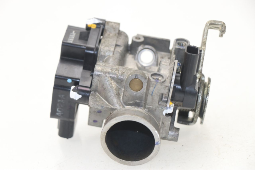 photo de CORPO FARFALLATO HONDA CBF 125 (2009 - 2015) - Dettagli dei punti di fissaggio
