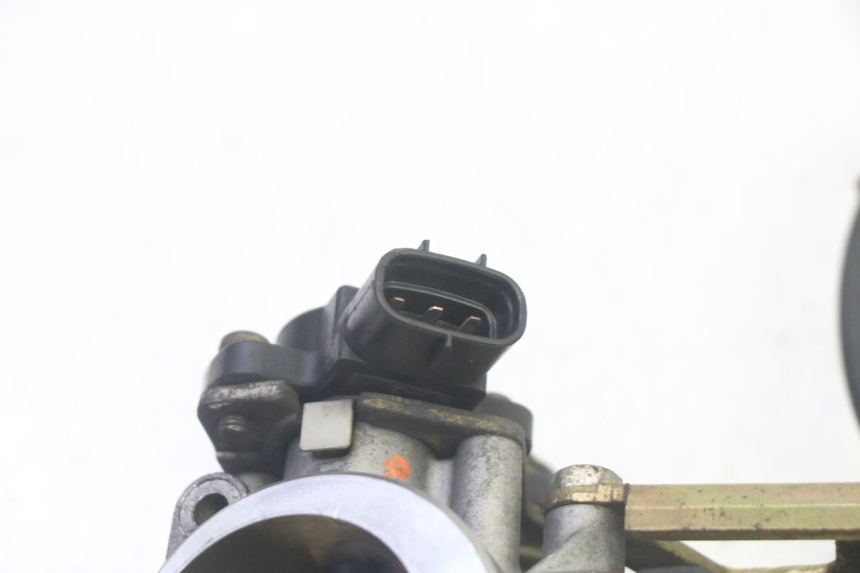 photo de CORPO FARFALLATO SUZUKI DL V STROM 1000 (2002 - 2007) - Zoom sullo stato d'uso