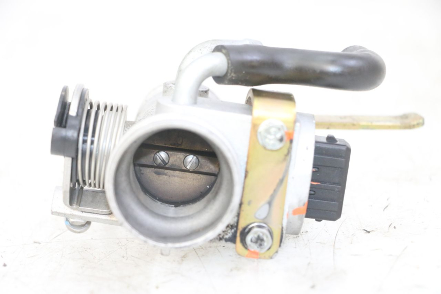 photo de CORPO FARFALLATO PEUGEOT ELYSTAR 125 (2002 - 2007) - Dettagli dei punti di fissaggio