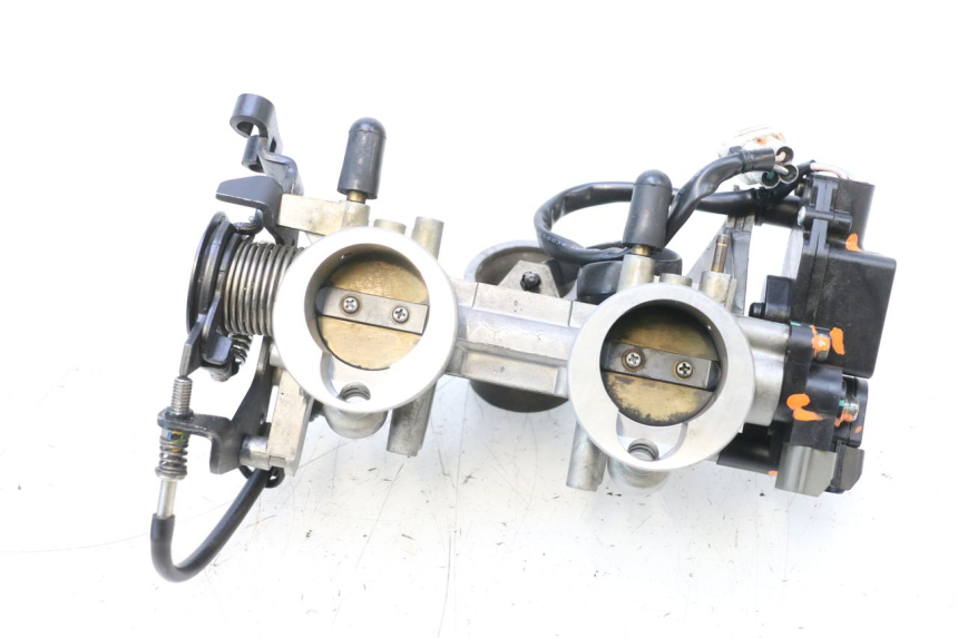 photo de CORPO FARFALLATO KAWASAKI ER-6 ER6 F ABS 650 (2012 - 2016) - Primo piano tecnico