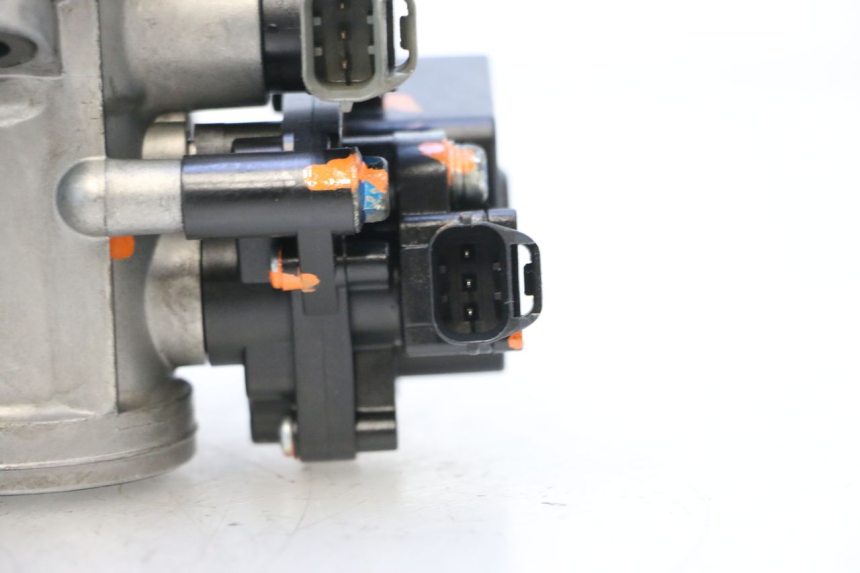 photo de CORPO FARFALLATO KAWASAKI ER-6 ER6 F ABS 650 (2012 - 2016) - Marcature e riferimenti originali