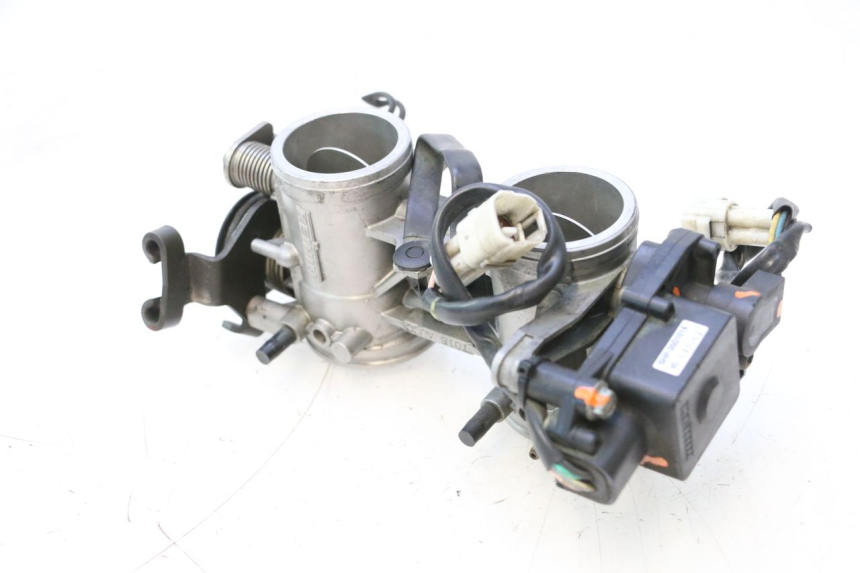 photo de CORPO FARFALLATO KAWASAKI ER-6 ER6 N 650 (2005 - 2009) - Stato della superficie e materiale