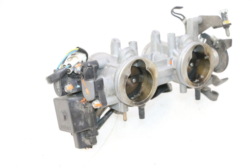photo de CORPO FARFALLATO KAWASAKI ER-6 ER6 N 650 (2005 - 2009) - Zoom sullo stato d'uso