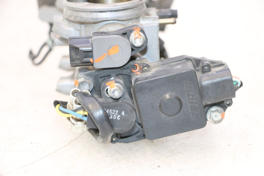 photo de CORPO FARFALLATO KAWASAKI ER-6 ER6 N 650 (2005 - 2009) - Dettagli dei punti di fissaggio