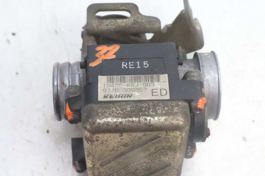 photo de INIEZIONE HONDA FES PANTHEON 125 (2003 - 2007) - Stato della superficie e materiale