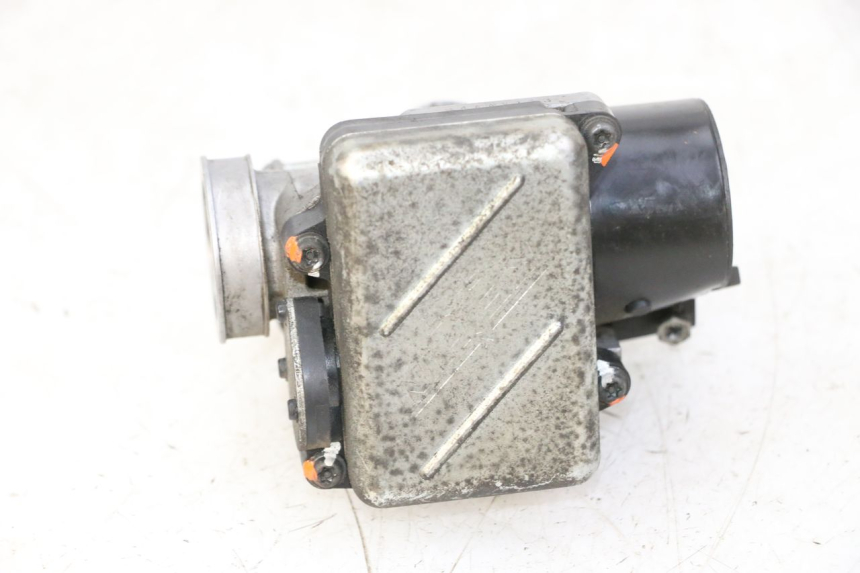 photo de INIEZIONE HONDA FES S-WING SWING ABS 125 (2007 - 2015) - Stato della superficie e materiale