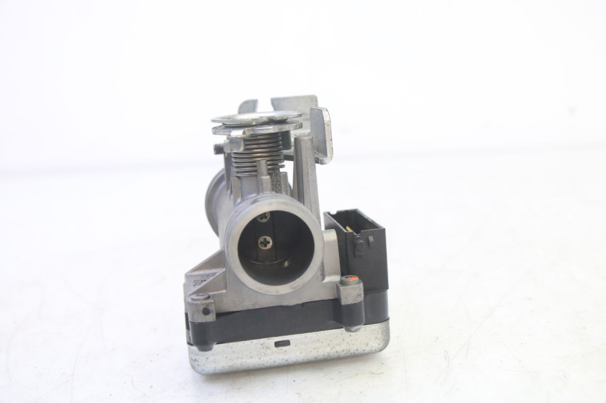 photo de INIEZIONE HONDA FES S-WING SWING ABS 125 (2007 - 2015) - Primo piano tecnico