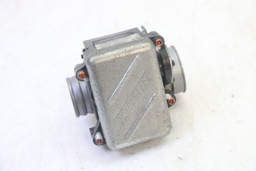 photo de INIEZIONE HONDA FES S-WING SWING ABS 125 (2007 - 2015) - Stato della superficie e materiale