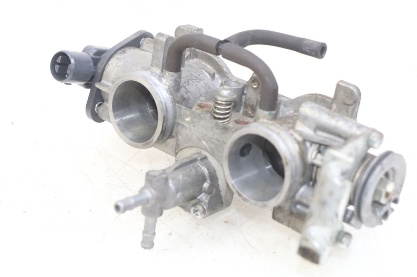 photo de INIEZIONE HONDA FJS SILVERWING SILVER WING 400 (2009 - 2016) - Dettagli dei punti di fissaggio