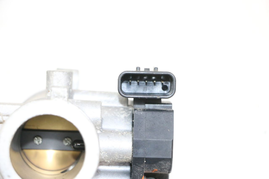 photo de CORPO FARFALLATO MBK FLAME X 125 (2007 - 2016) - Dettagli dei punti di fissaggio