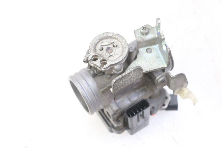 photo de CORPO FARFALLATO HONDA FORZA ABS 300 (2013 - 2017) - Zoom sullo stato d'uso