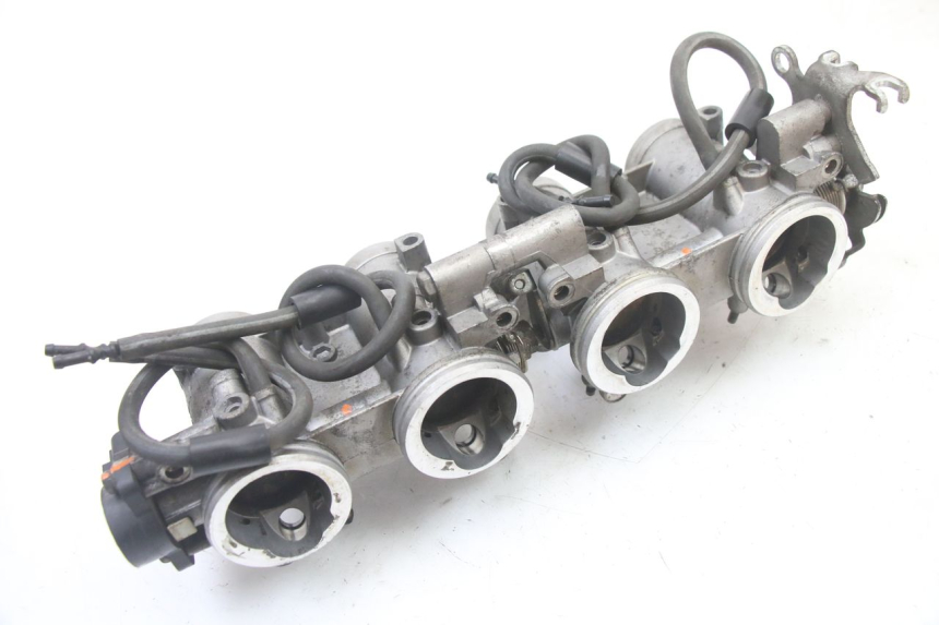 photo de CORPO FARFALLATO YAMAHA FZ6 FAZER S2 600 (2007 - 2011) - Altra angolazione