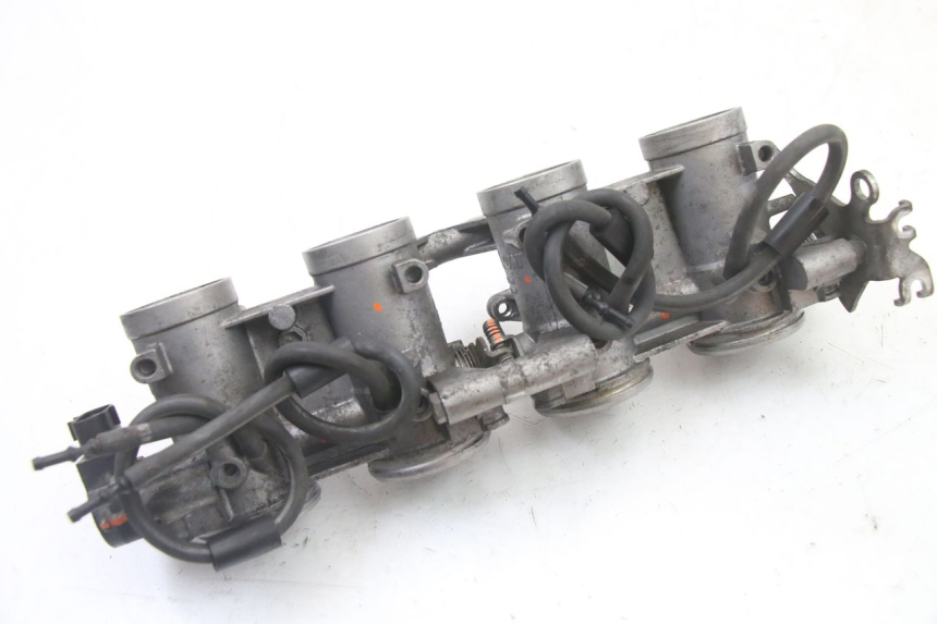 photo de CORPO FARFALLATO YAMAHA FZ6 FAZER S2 600 (2007 - 2011) - Dettagli dei punti di fissaggio